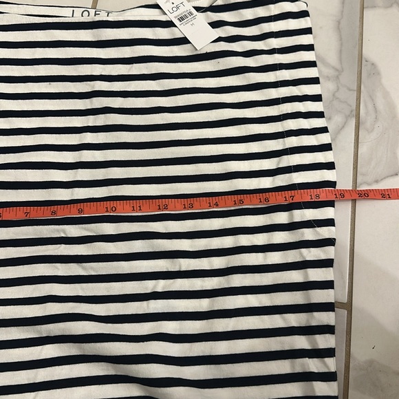 Loft Navy Striped Sleevelesss Top brand new - Picture 3 of 3